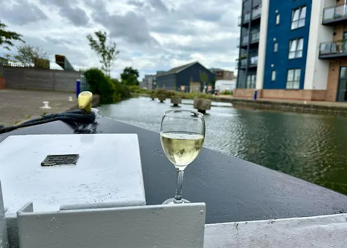 Unique Narrowboat In Town Centre Chelmsford Essex