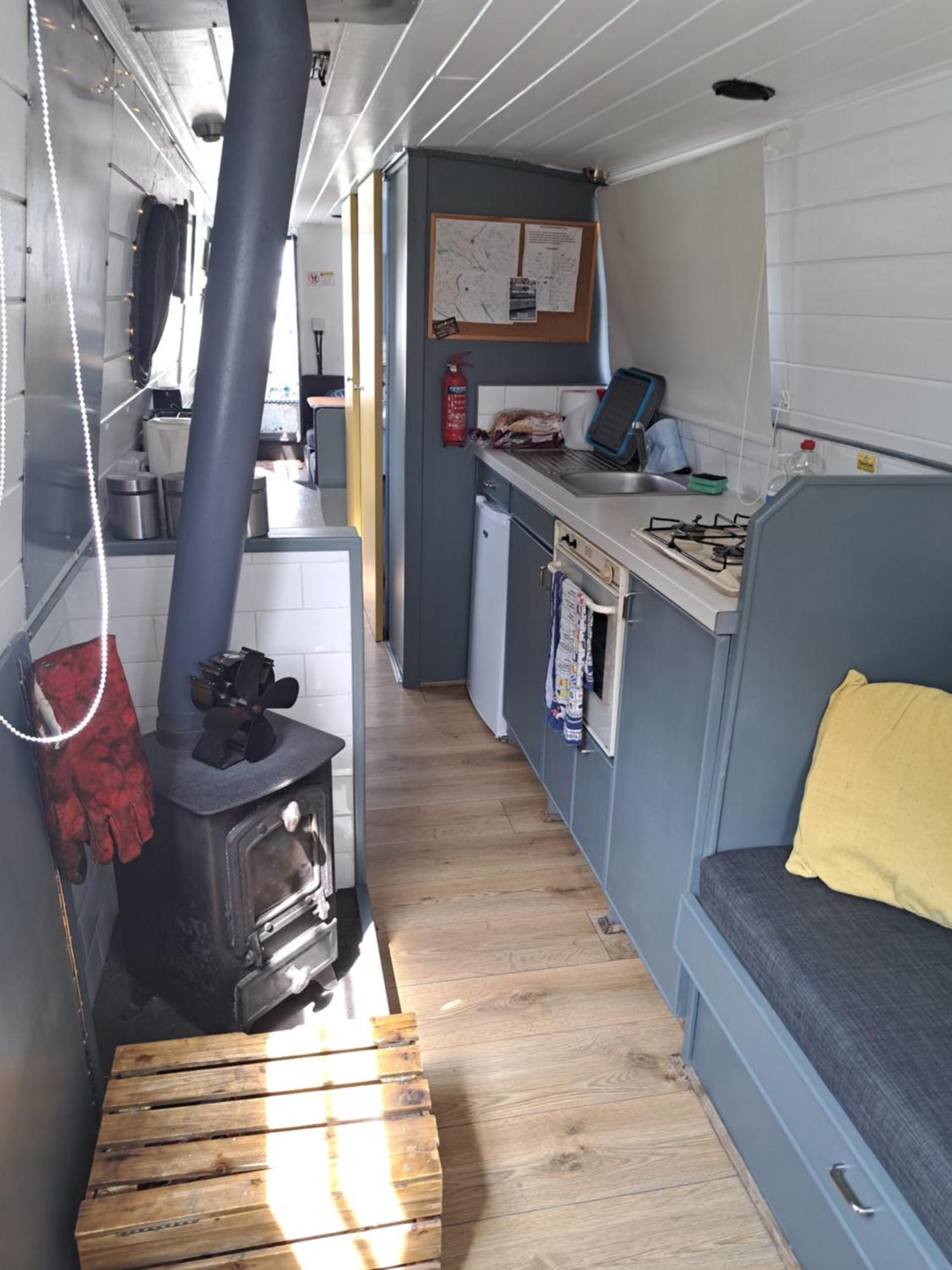 Unique Narrowboat In Town Centre Essex