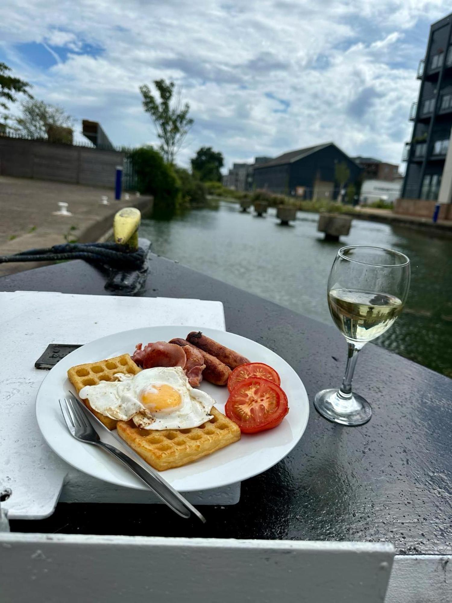 Unique Narrowboat In Town Centre Essex Chelmsford